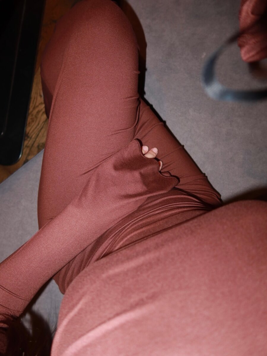 Элегантное платье с открытой спинкой