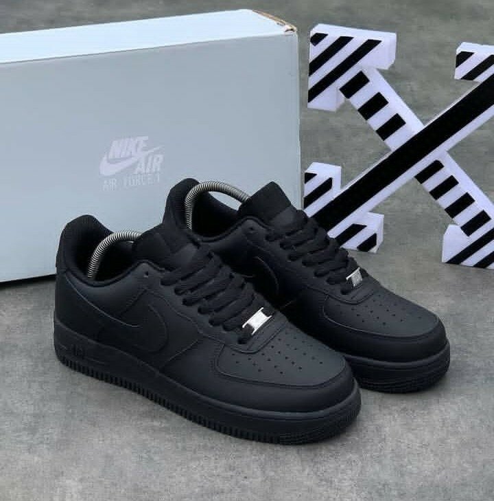 Nike Air Force noires & Nocta
