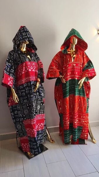 Pèlerine africaine rouge et noire