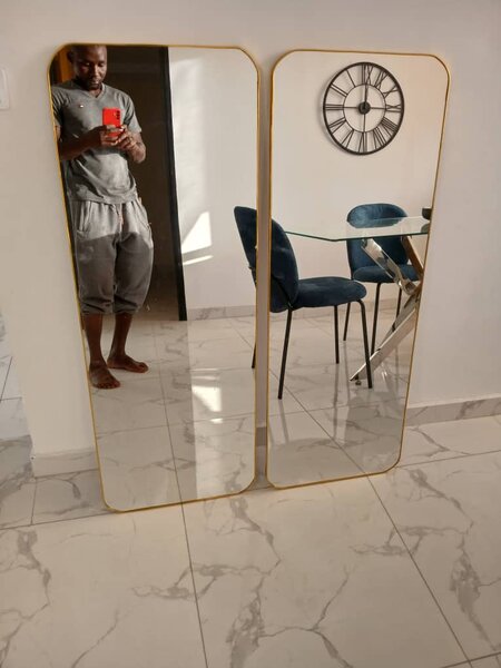 Miroir mural moderne avec cadre doré