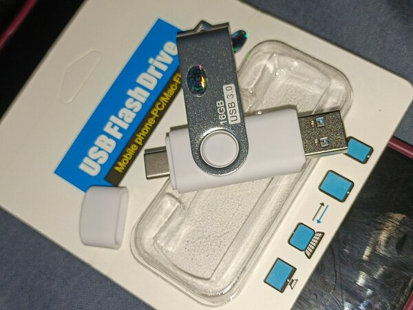 16 GB - CLÉ USB 3.0 MODÈLE 2 EN 1