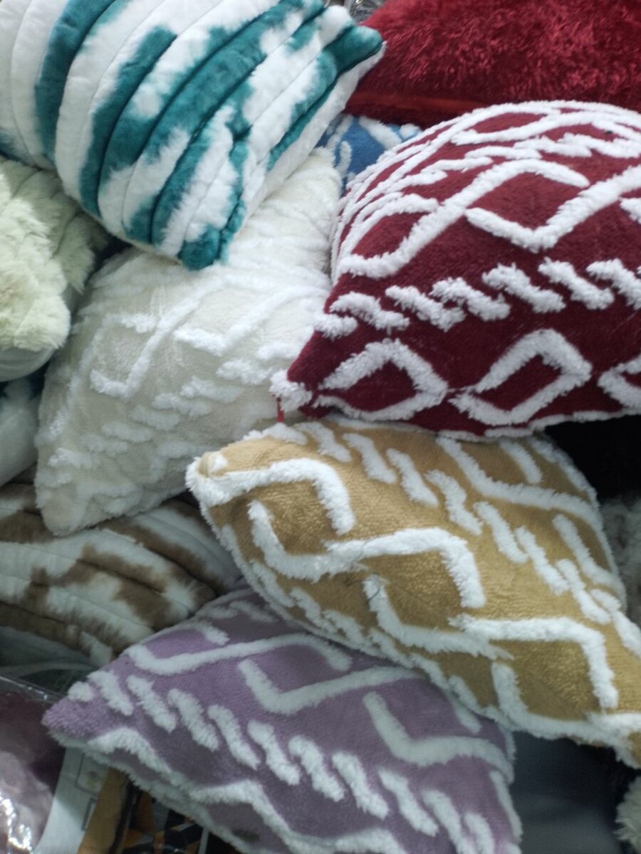 Coussins en peluche géométriques