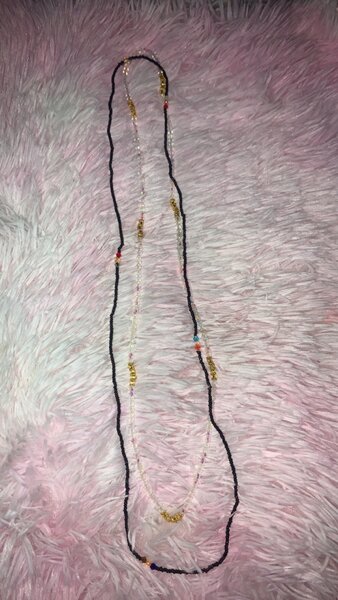 Collier en perles multicolores