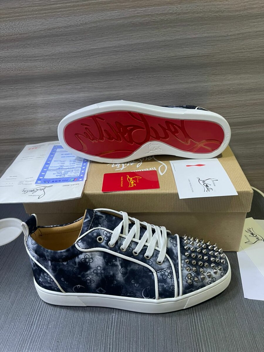 Baskets cloutées élégantes