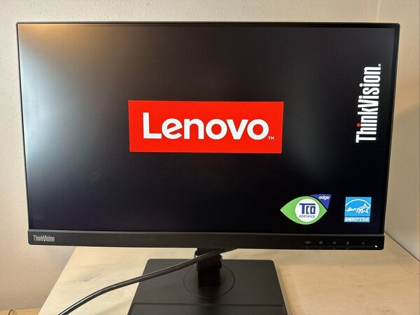 Écran 24 spouses Lenovo
