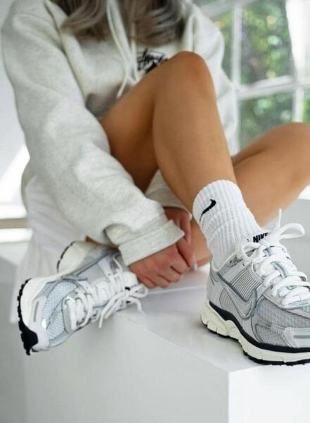 Baskets argentées lifestyle