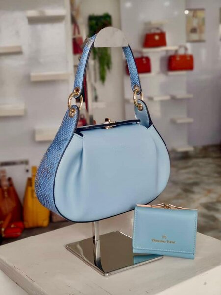 Sac à main bleu élégant