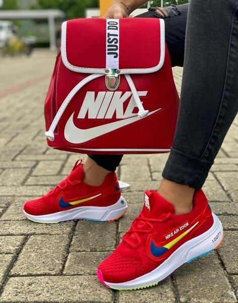 Nike Sac et Baskets Rouges