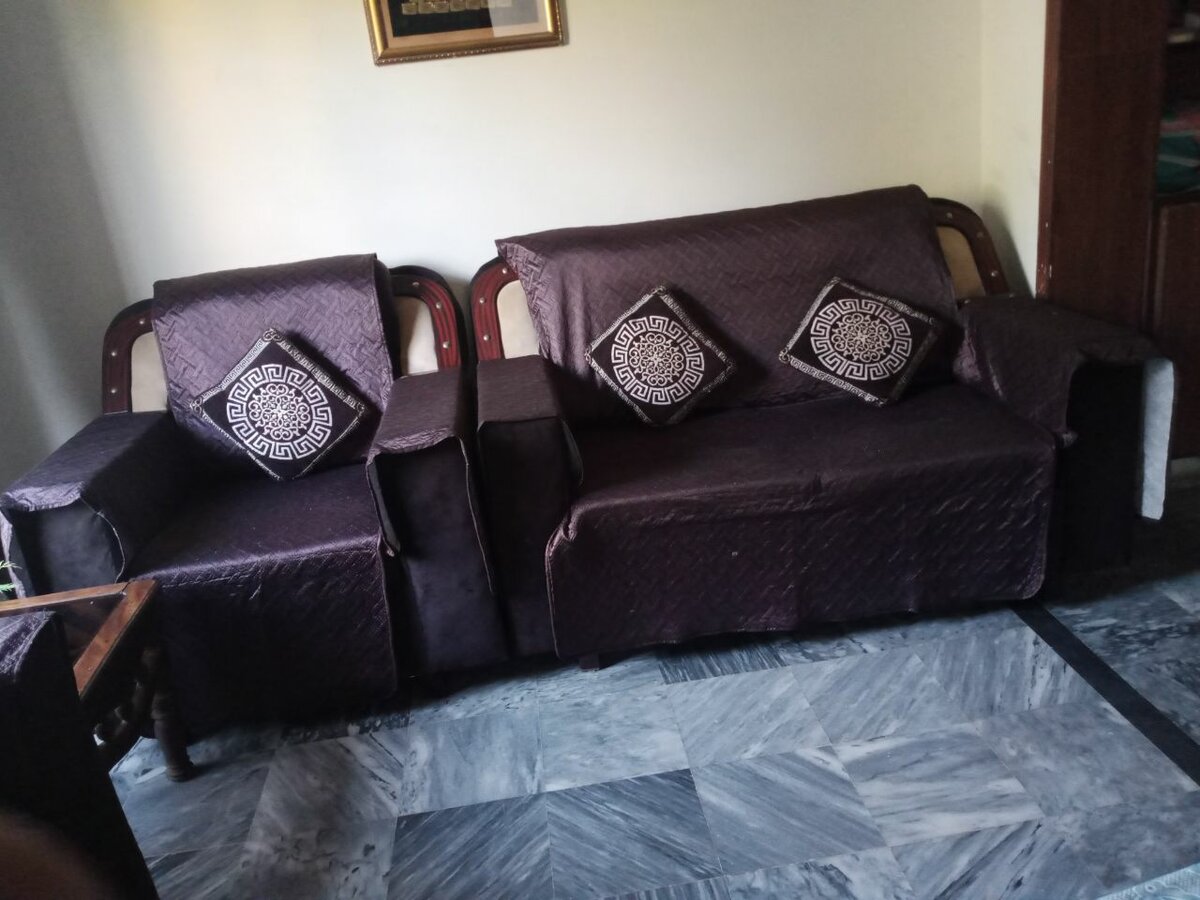 sofa with covers and coshens