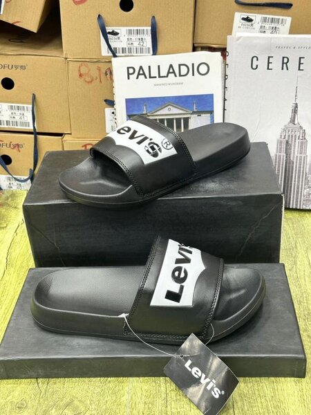 Claquettes Levi's Noires Homme