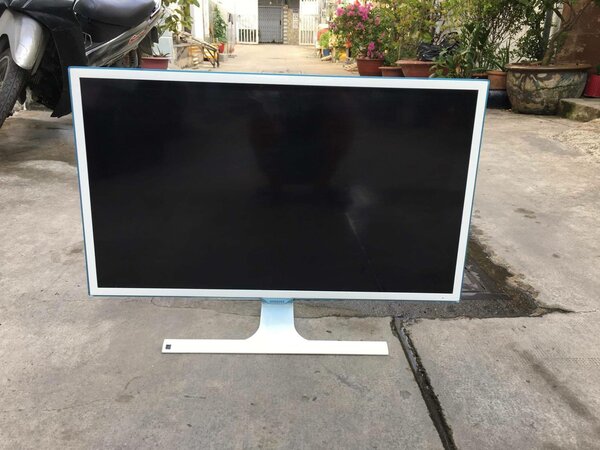 32 samsung S32E360F screen monitor