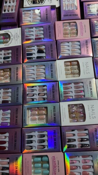 Press on nails