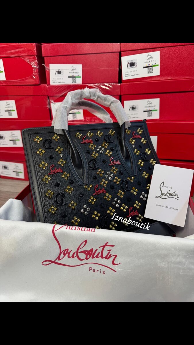 Sac à main clouté élégant