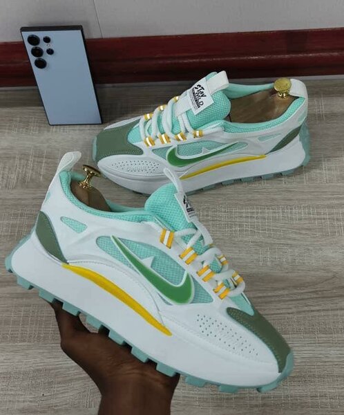 Chaussures Nike Homme - Vert et Jaune