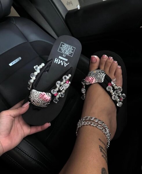 Tongs perlées élégantes