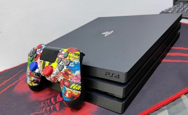 Console PS4 Pro avec manette