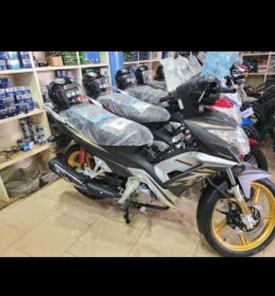 Nouvelle moto urbaine moderne