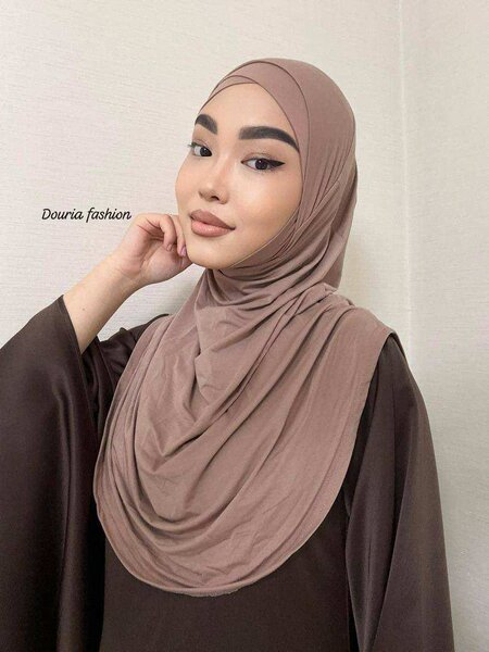 Hijab et bonnet croisé