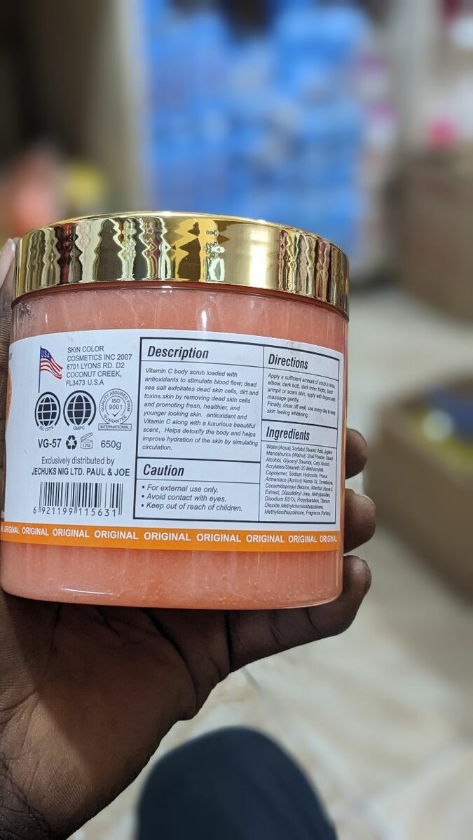 Veet Gold Vitamin C Extra Whitening Super Scrub