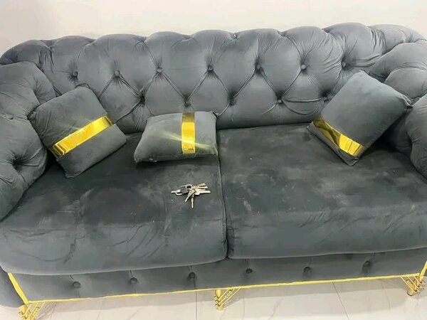 Canapé luxueux capitonné