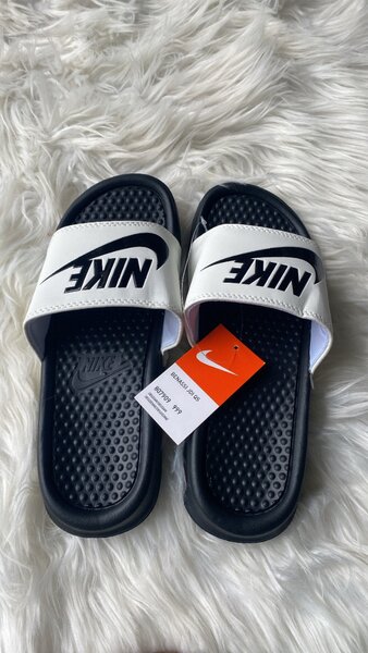 Claquettes Nike confortables