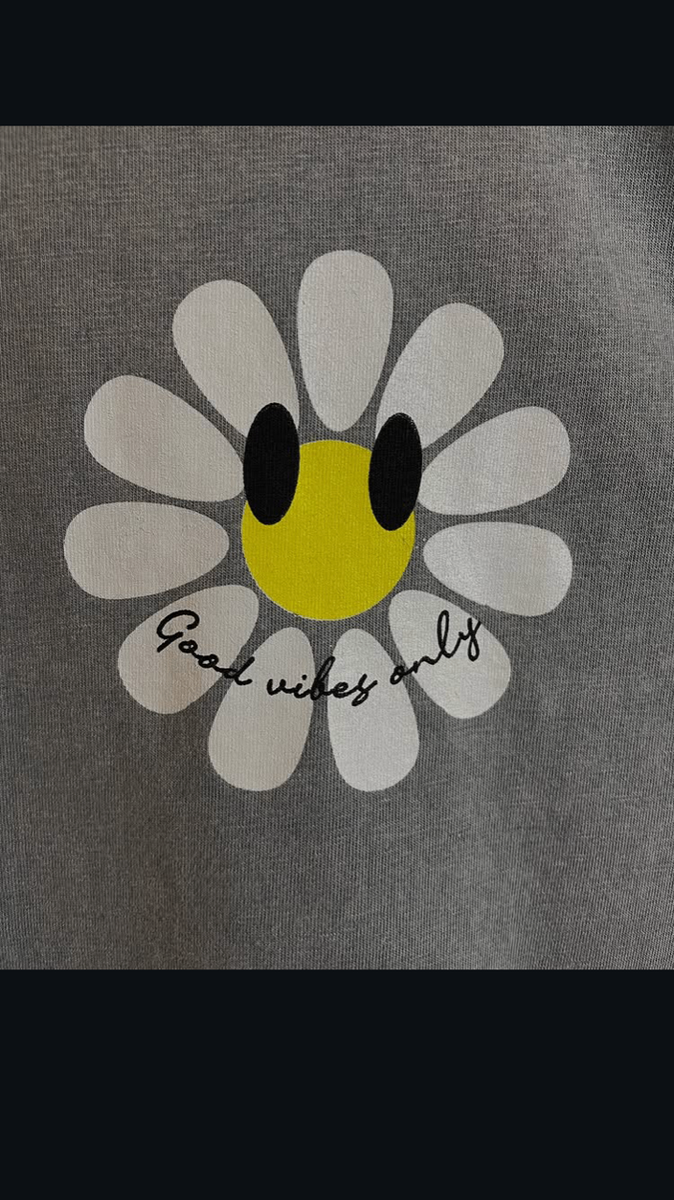 T-shirt gris imprimé marguerite