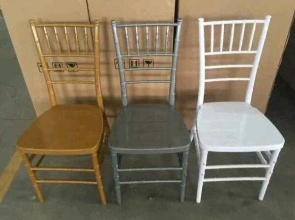 Chaises Chiavari empilables