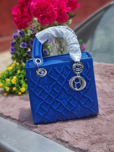 Sac à main bleu élégant