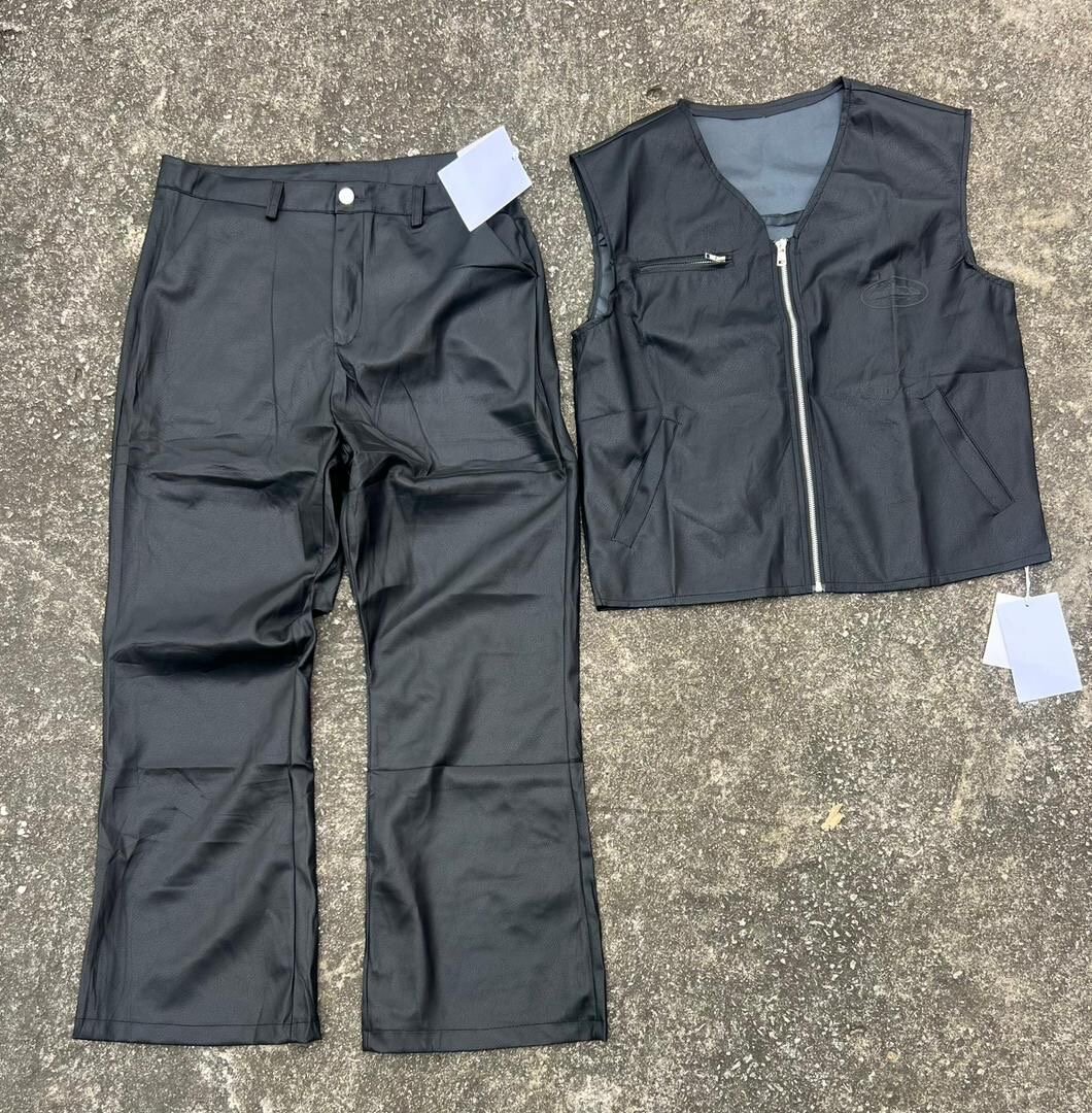 Ensemble veste et pantalon cuir