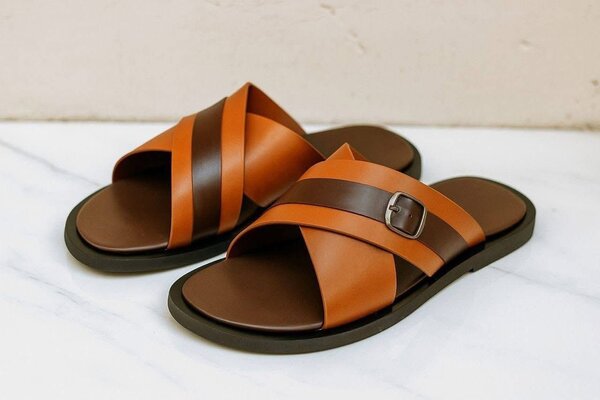 Sandales en cuir marron homme