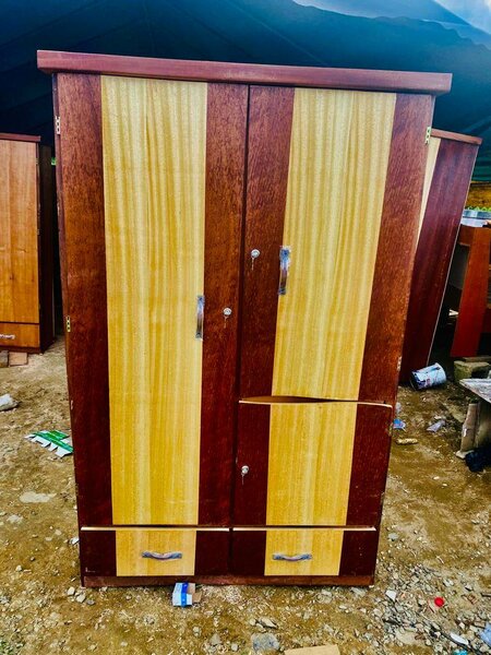 Armoire en bois élégante