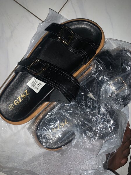 Sandales noires en cuir pour hommes