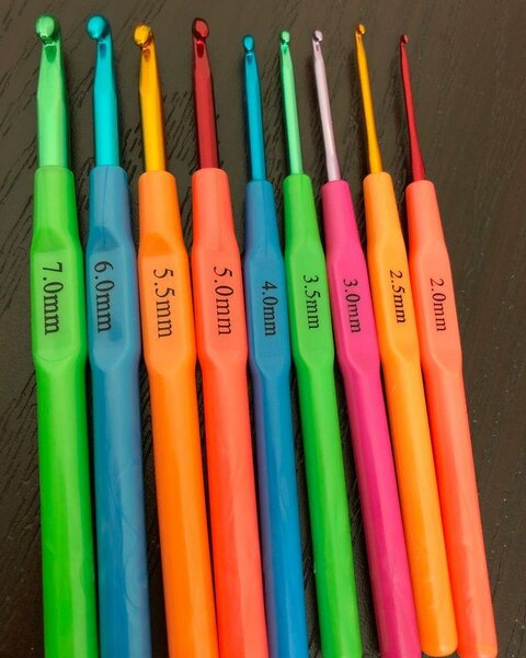 Crochets en aluminium colorés