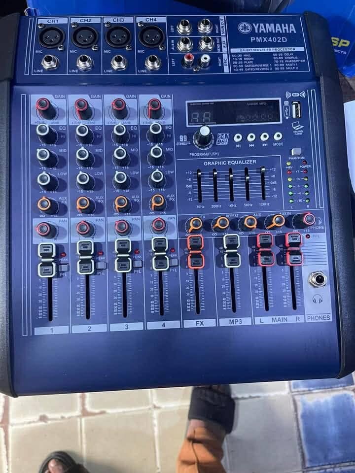 Table de mixage Yamaha MG12XU