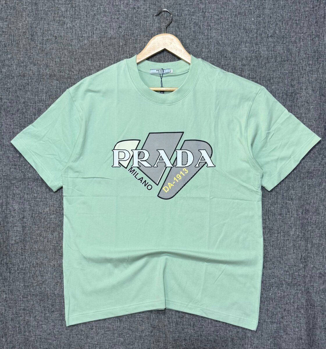 T-shirt logo moderne unisexe