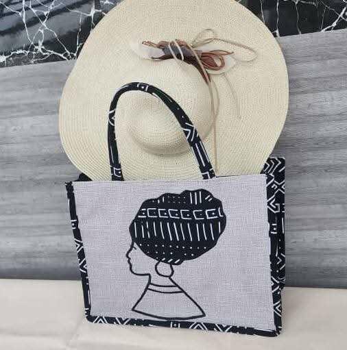 Chapeau et sac colorés