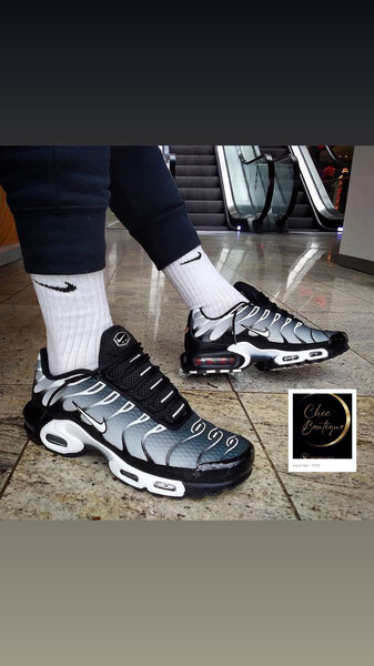 Baskets Air Max Noires et Blanches