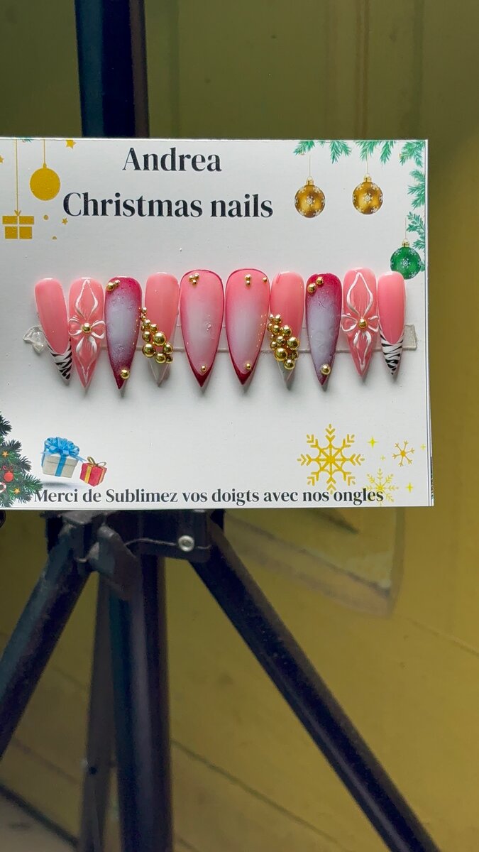 Ongles Faux Noël Andrea