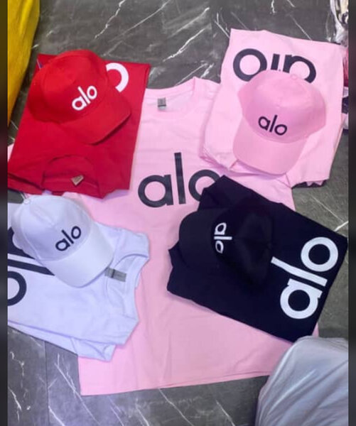 T-shirts et casquettes Alo