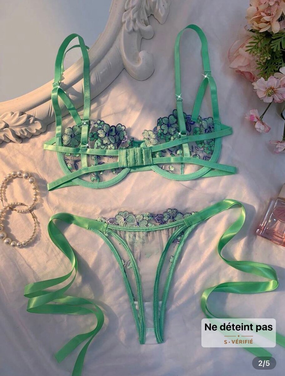 Ensemble lingerie brodé floral