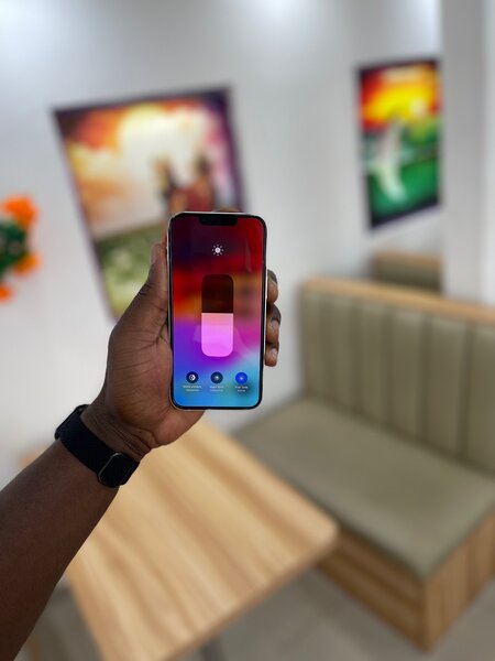 iPhone 13 simple 128Go colis tout es d’origine jamais démont