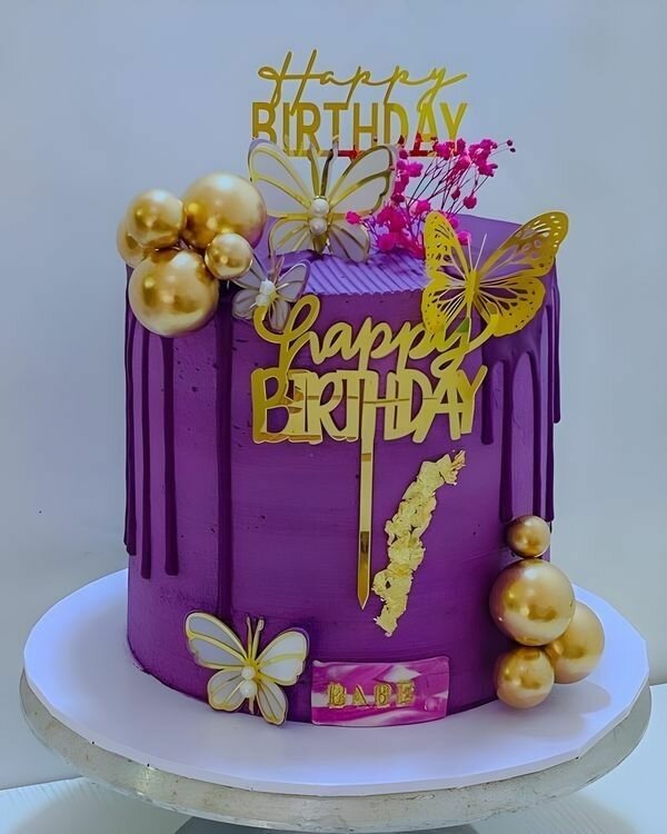 Neat well decorated Cakes