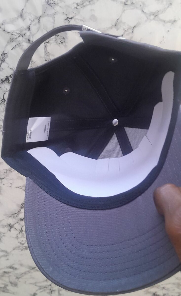 Casquette élégante brodée