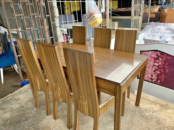 Ensemble table et chaises en bois