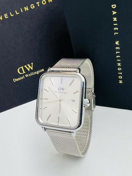 UNE MONTRE DANIEL WELLINGTON HOMME ET FEMME