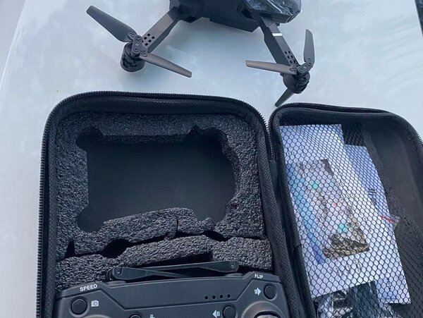 Drone pliable avec télécommande