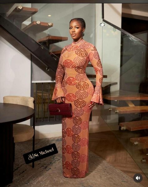 Robe longue élégante à motifs