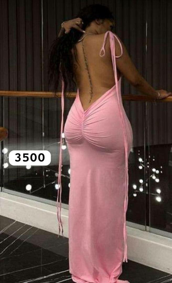 Robe dos nu élégante en satin