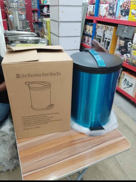 Poubelle en acier inox 20L