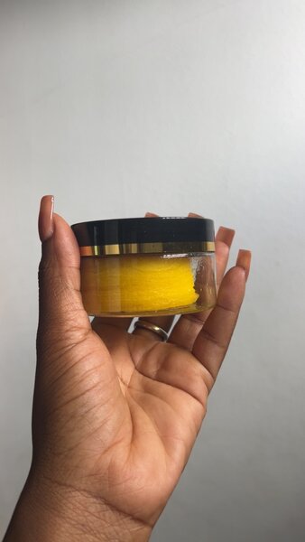 Coton imbibé au curcuma